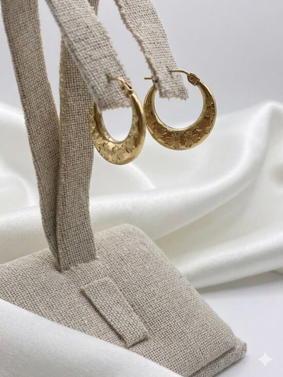 Jewelry - Vintage 14k Solid Gold  Etched Maple Leaf Hoop Earrings